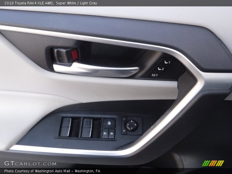 Super White / Light Gray 2019 Toyota RAV4 XLE AWD
