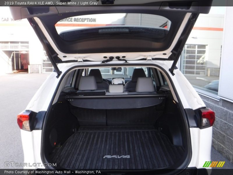 Super White / Light Gray 2019 Toyota RAV4 XLE AWD