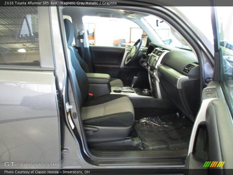 Magnetic Gray Metallic / Graphite 2016 Toyota 4Runner SR5 4x4