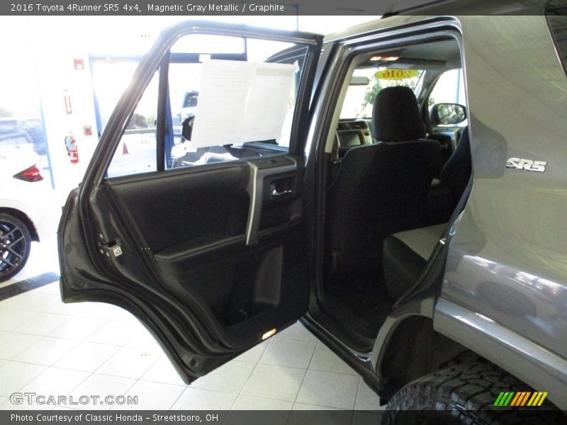 Magnetic Gray Metallic / Graphite 2016 Toyota 4Runner SR5 4x4