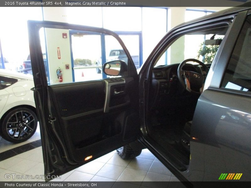 Magnetic Gray Metallic / Graphite 2016 Toyota 4Runner SR5 4x4