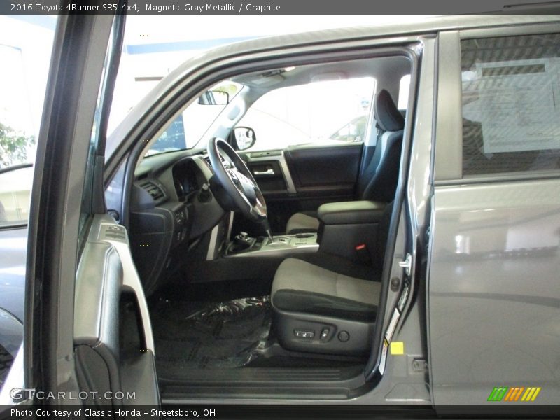 Magnetic Gray Metallic / Graphite 2016 Toyota 4Runner SR5 4x4