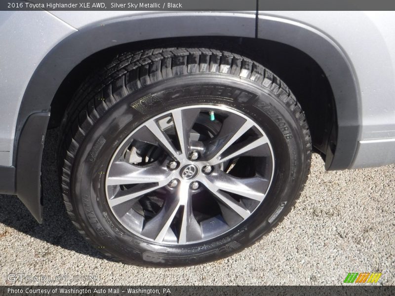 Silver Sky Metallic / Black 2016 Toyota Highlander XLE AWD