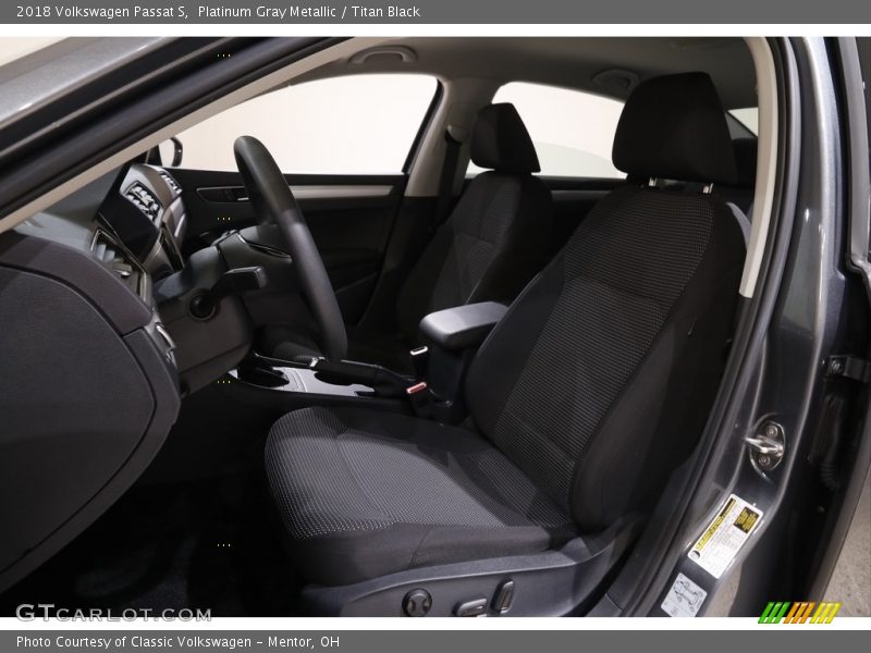 Platinum Gray Metallic / Titan Black 2018 Volkswagen Passat S