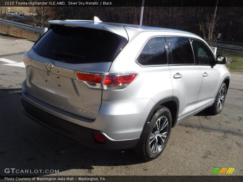 Silver Sky Metallic / Black 2016 Toyota Highlander XLE AWD