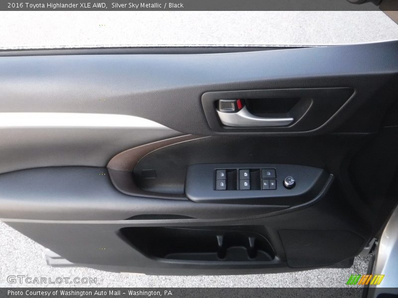 Silver Sky Metallic / Black 2016 Toyota Highlander XLE AWD