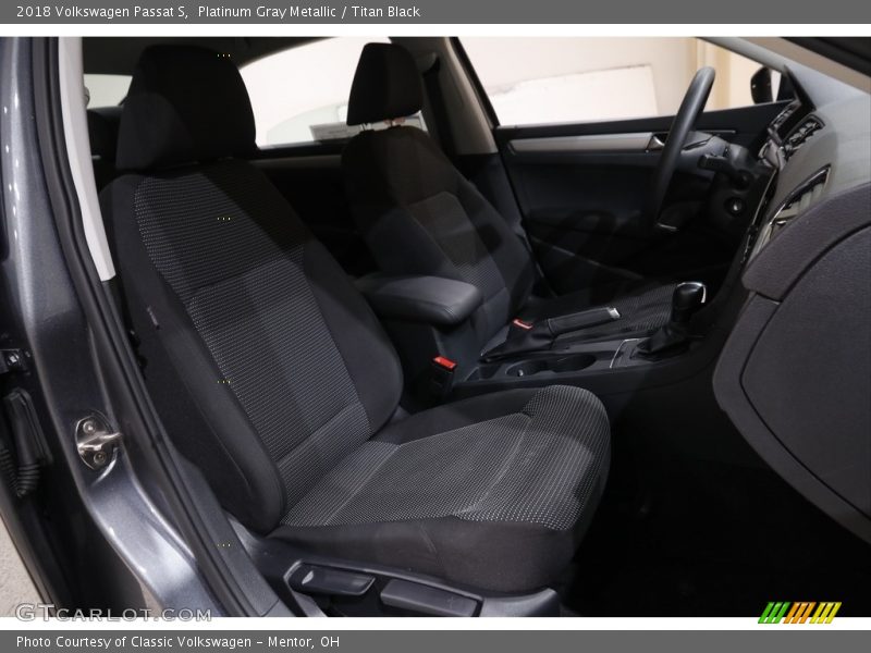 Platinum Gray Metallic / Titan Black 2018 Volkswagen Passat S