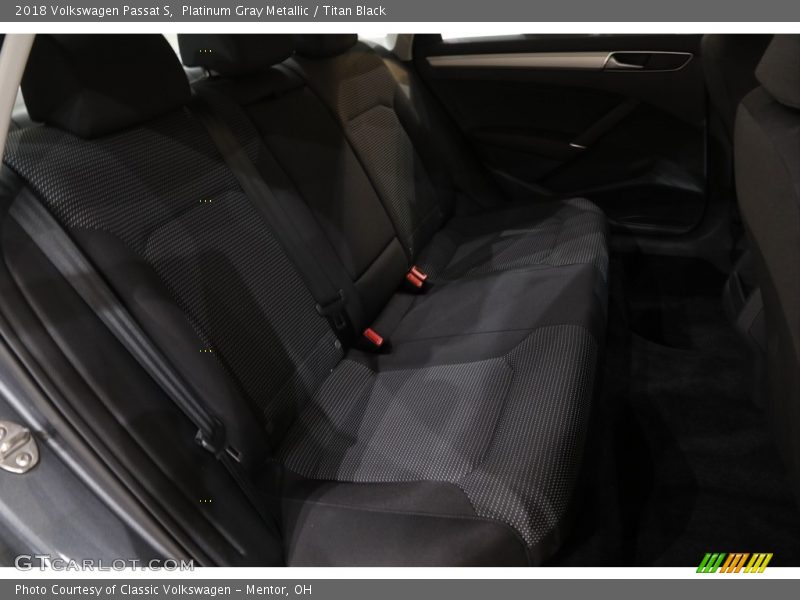 Platinum Gray Metallic / Titan Black 2018 Volkswagen Passat S