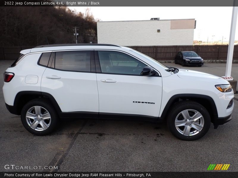 Bright White / Black 2022 Jeep Compass Latitude 4x4