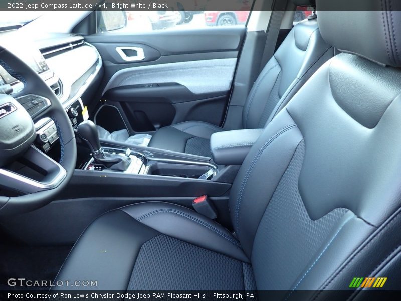 Bright White / Black 2022 Jeep Compass Latitude 4x4