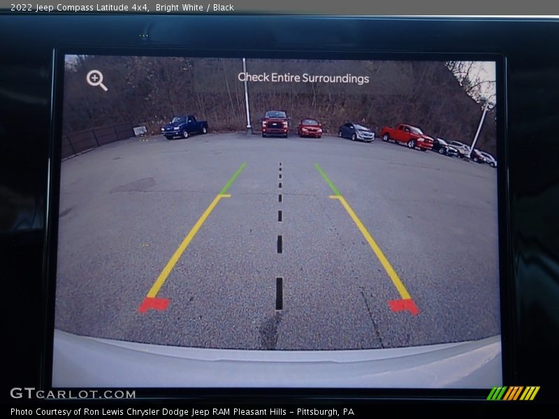 Bright White / Black 2022 Jeep Compass Latitude 4x4
