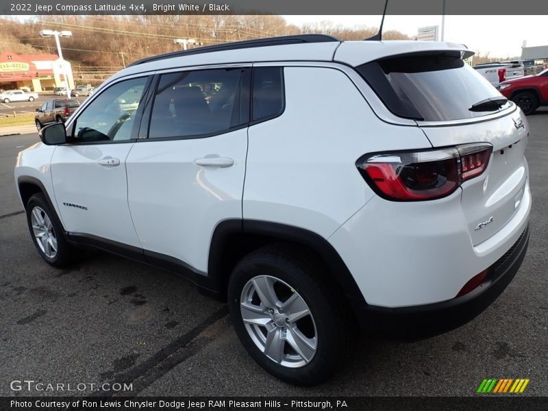 Bright White / Black 2022 Jeep Compass Latitude 4x4