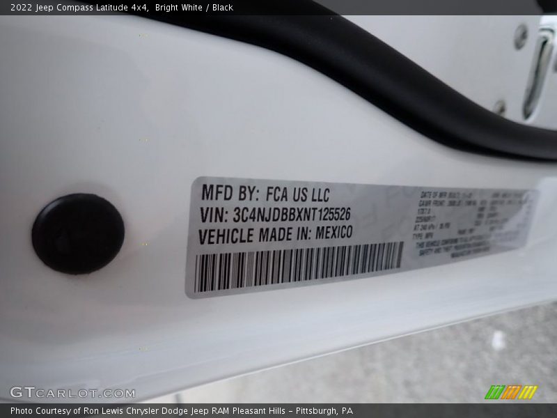 Bright White / Black 2022 Jeep Compass Latitude 4x4