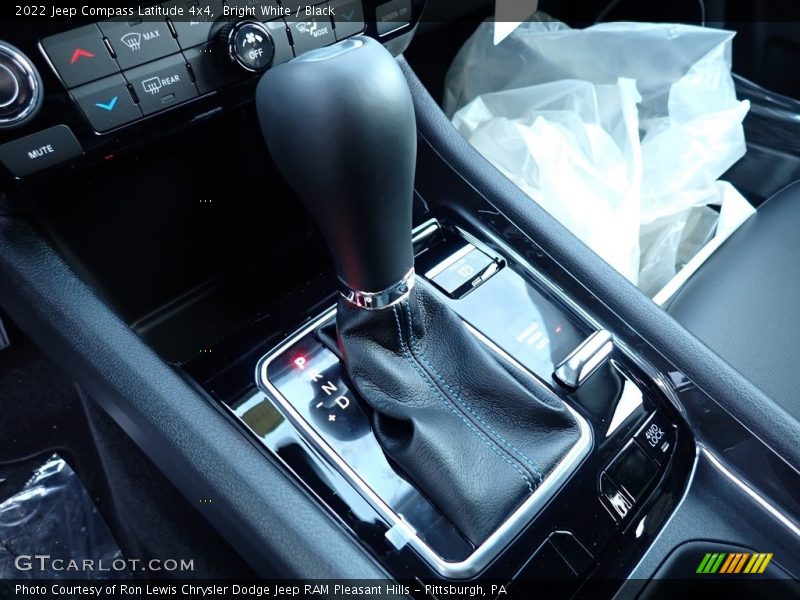 Bright White / Black 2022 Jeep Compass Latitude 4x4