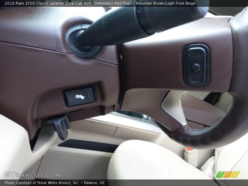 Delmonico Red Pearl / Mountain Brown/Light Frost Beige 2019 Ram 1500 Classic Laramie Crew Cab 4x4