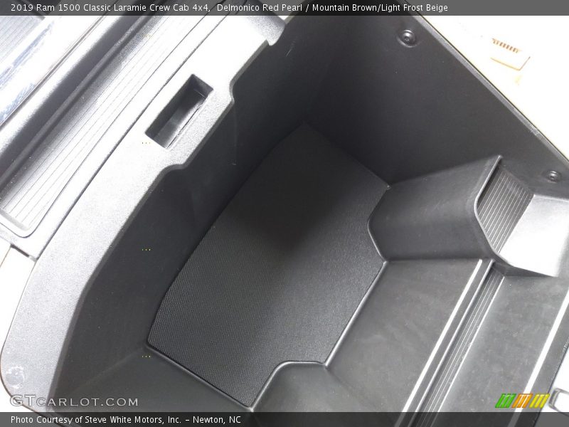 Delmonico Red Pearl / Mountain Brown/Light Frost Beige 2019 Ram 1500 Classic Laramie Crew Cab 4x4