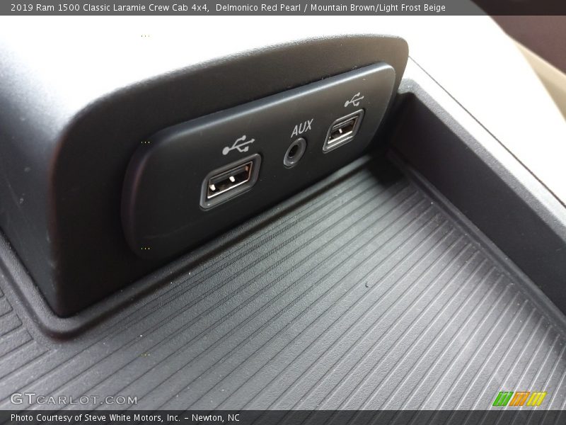 Delmonico Red Pearl / Mountain Brown/Light Frost Beige 2019 Ram 1500 Classic Laramie Crew Cab 4x4