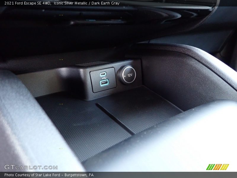 Iconic Silver Metallic / Dark Earth Gray 2021 Ford Escape SE 4WD