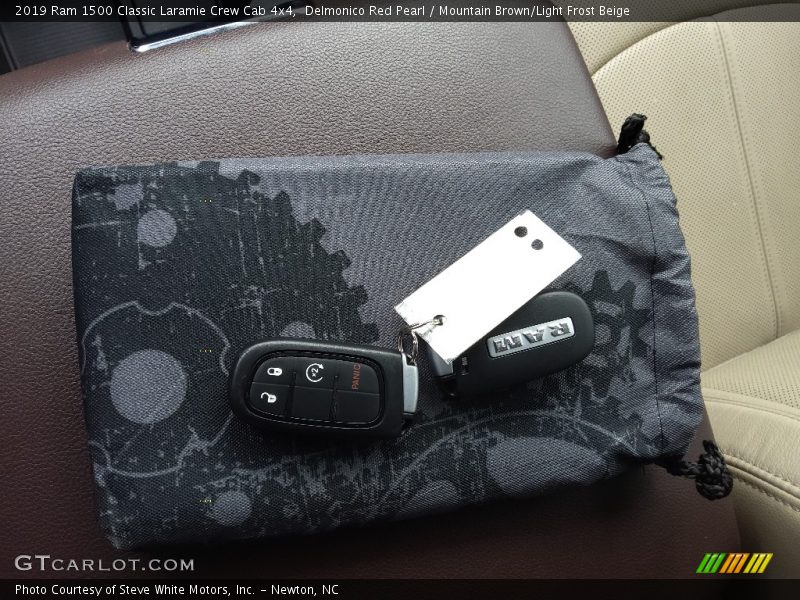 Delmonico Red Pearl / Mountain Brown/Light Frost Beige 2019 Ram 1500 Classic Laramie Crew Cab 4x4