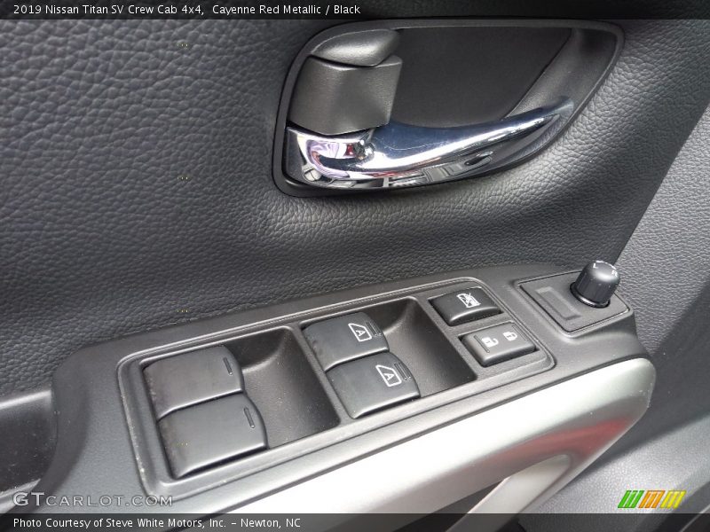 Cayenne Red Metallic / Black 2019 Nissan Titan SV Crew Cab 4x4