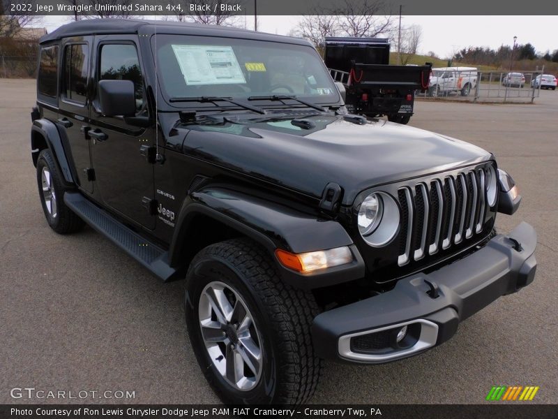 Front 3/4 View of 2022 Wrangler Unlimited Sahara 4x4