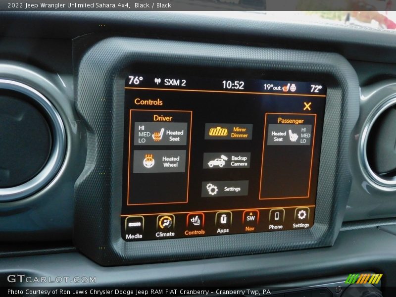 Controls of 2022 Wrangler Unlimited Sahara 4x4