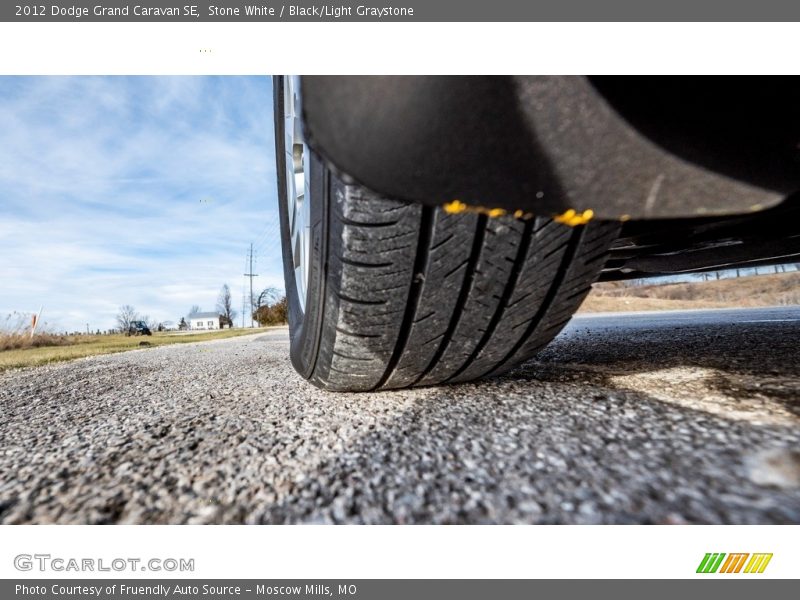 Stone White / Black/Light Graystone 2012 Dodge Grand Caravan SE