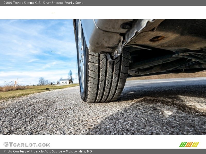 Silver Shadow Pearl / Stone 2009 Toyota Sienna XLE