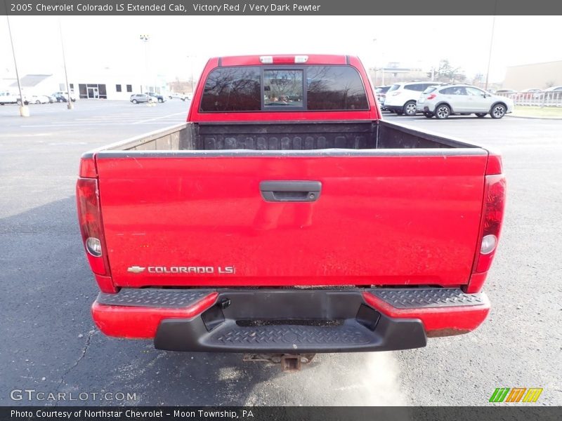 Victory Red / Very Dark Pewter 2005 Chevrolet Colorado LS Extended Cab