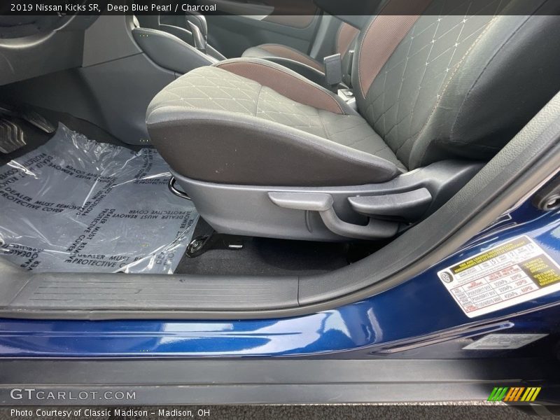 Deep Blue Pearl / Charcoal 2019 Nissan Kicks SR