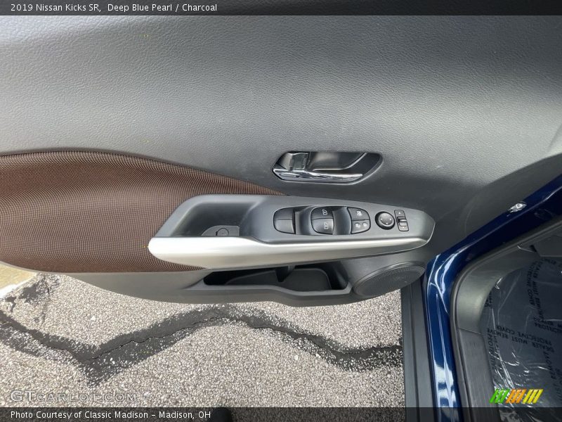 Deep Blue Pearl / Charcoal 2019 Nissan Kicks SR