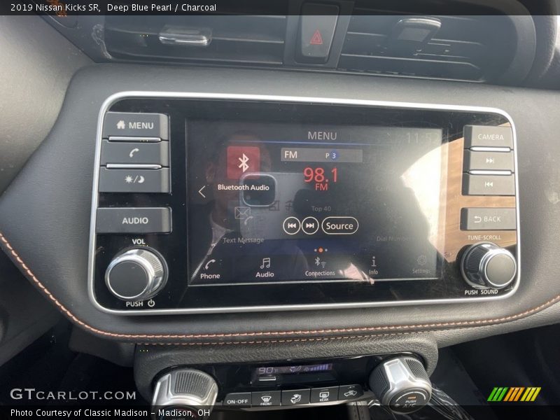 Deep Blue Pearl / Charcoal 2019 Nissan Kicks SR
