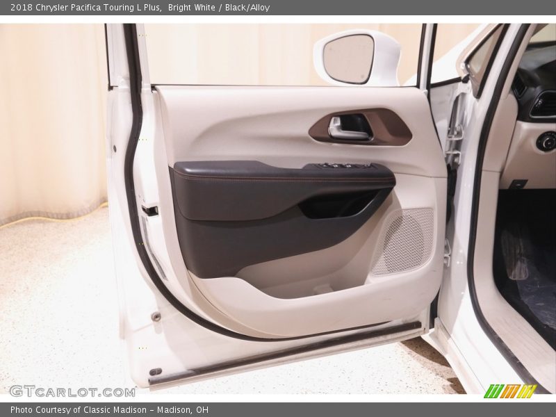 Bright White / Black/Alloy 2018 Chrysler Pacifica Touring L Plus