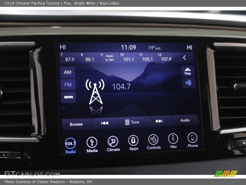 Bright White / Black/Alloy 2018 Chrysler Pacifica Touring L Plus