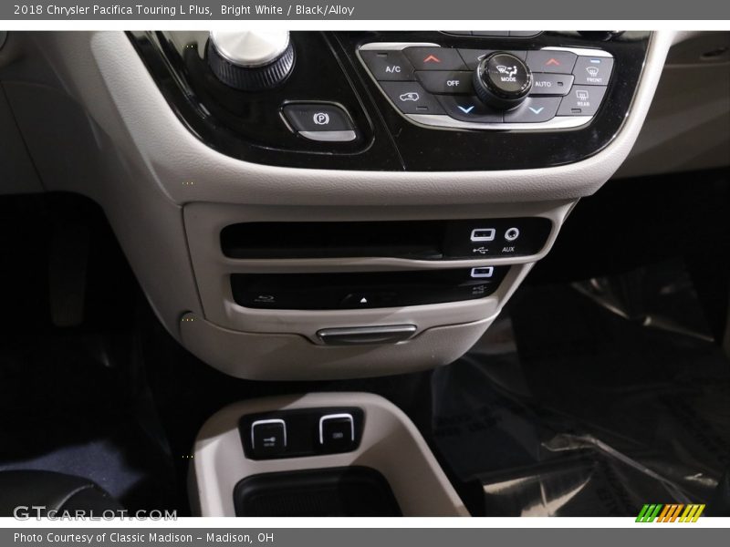 Bright White / Black/Alloy 2018 Chrysler Pacifica Touring L Plus