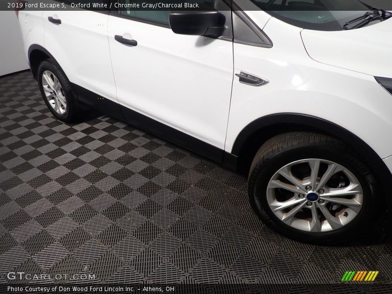 Oxford White / Chromite Gray/Charcoal Black 2019 Ford Escape S