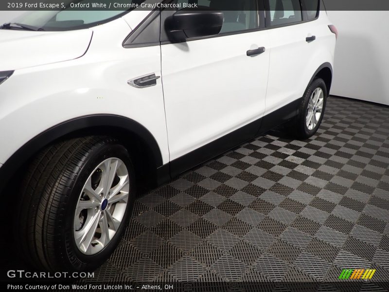 Oxford White / Chromite Gray/Charcoal Black 2019 Ford Escape S