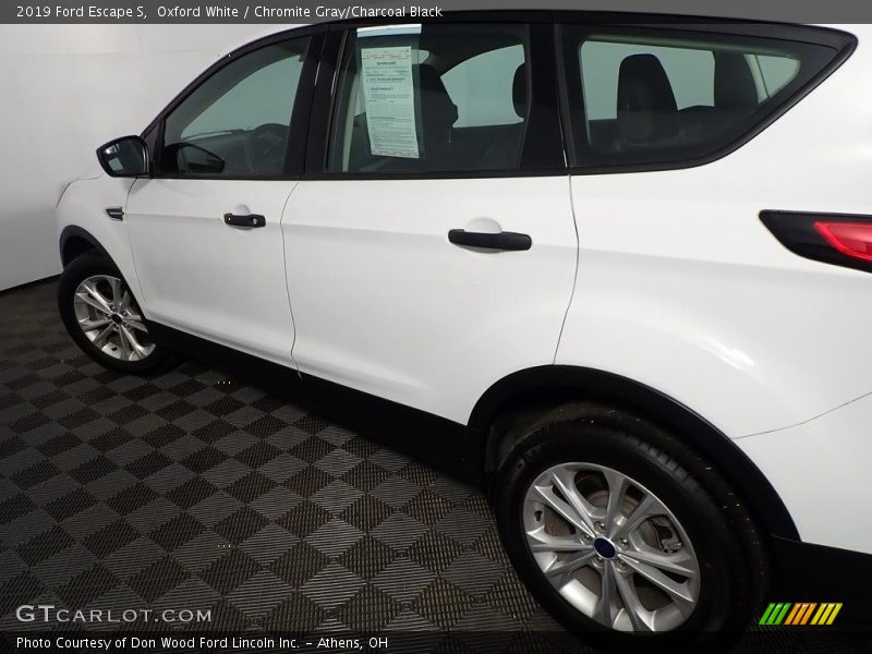 Oxford White / Chromite Gray/Charcoal Black 2019 Ford Escape S