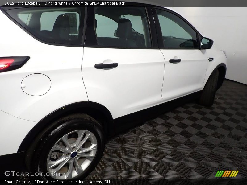 Oxford White / Chromite Gray/Charcoal Black 2019 Ford Escape S