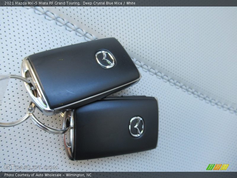 Deep Crystal Blue Mica / White 2021 Mazda MX-5 Miata RF Grand Touring