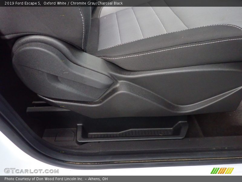 Oxford White / Chromite Gray/Charcoal Black 2019 Ford Escape S