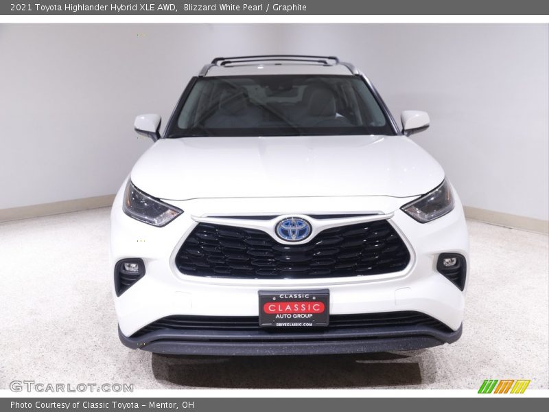 Blizzard White Pearl / Graphite 2021 Toyota Highlander Hybrid XLE AWD