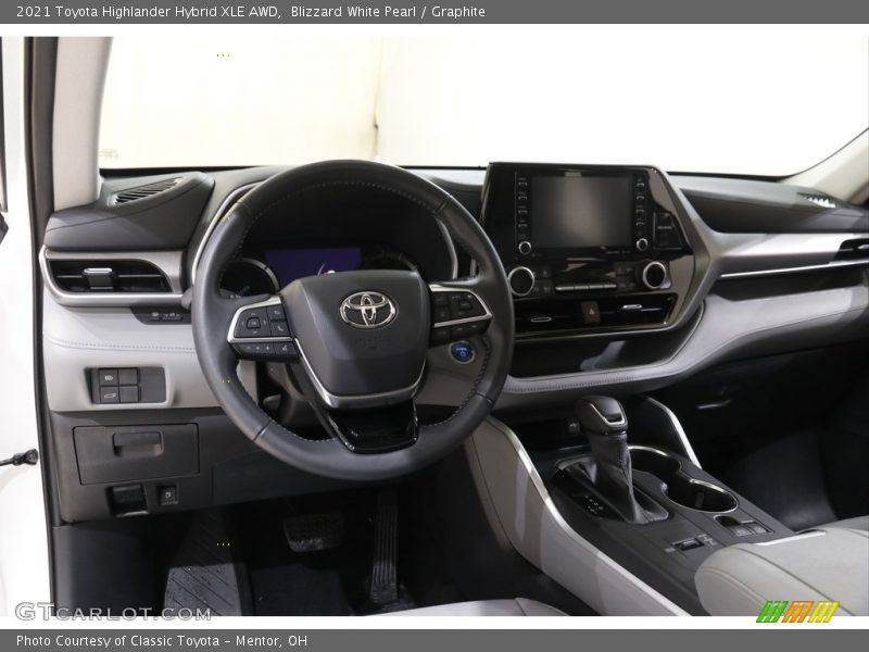 Blizzard White Pearl / Graphite 2021 Toyota Highlander Hybrid XLE AWD