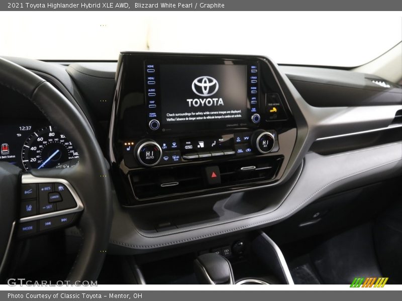 Blizzard White Pearl / Graphite 2021 Toyota Highlander Hybrid XLE AWD