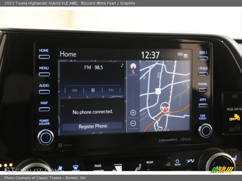Blizzard White Pearl / Graphite 2021 Toyota Highlander Hybrid XLE AWD
