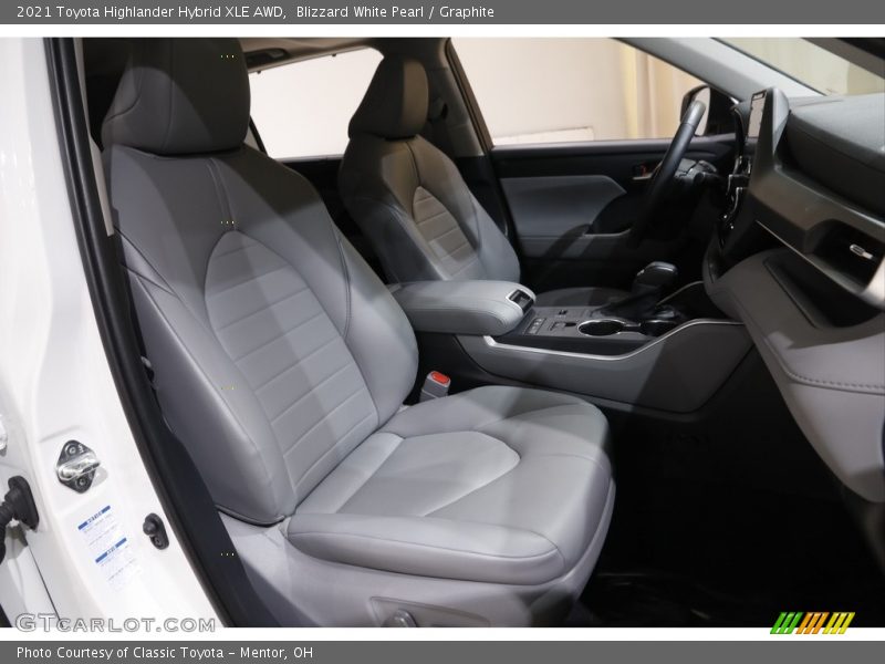 Blizzard White Pearl / Graphite 2021 Toyota Highlander Hybrid XLE AWD