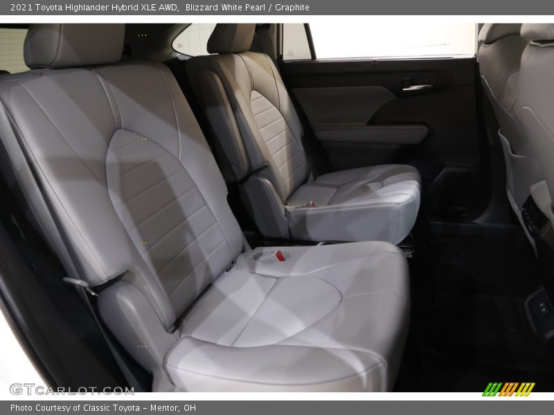 Blizzard White Pearl / Graphite 2021 Toyota Highlander Hybrid XLE AWD