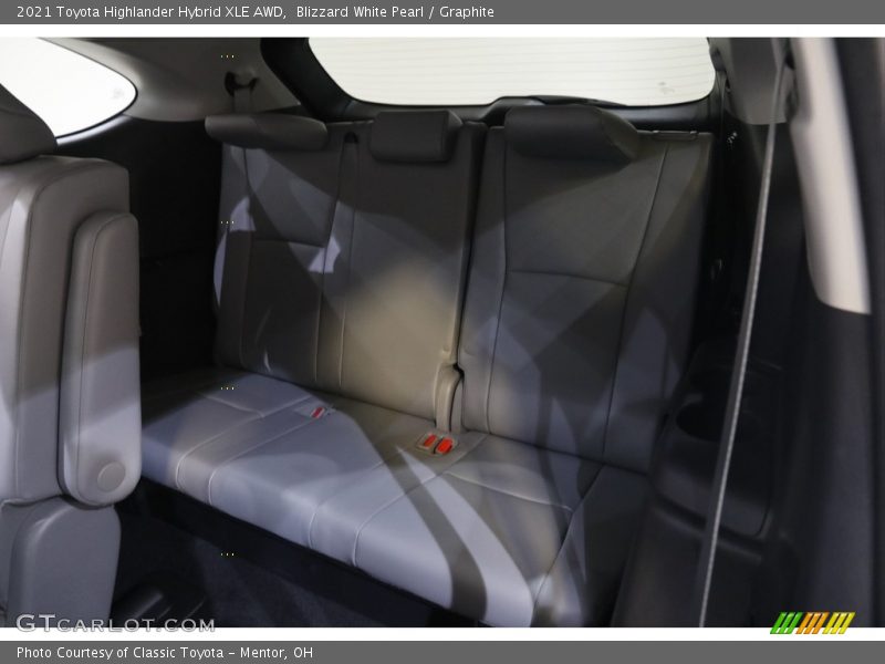 Blizzard White Pearl / Graphite 2021 Toyota Highlander Hybrid XLE AWD