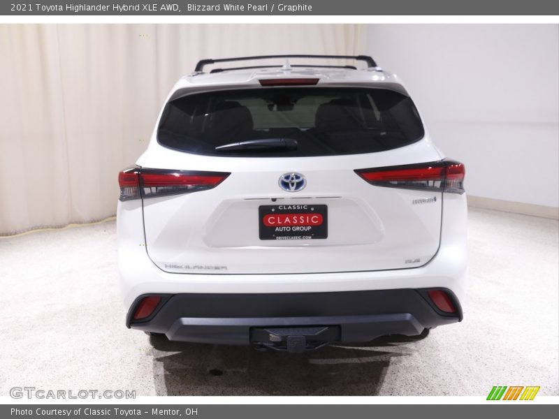 Blizzard White Pearl / Graphite 2021 Toyota Highlander Hybrid XLE AWD