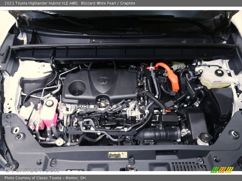 Blizzard White Pearl / Graphite 2021 Toyota Highlander Hybrid XLE AWD